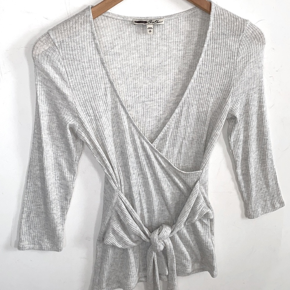 (A13) Express One Eleven Womens Top Gray V-Neck Knot Twist Front Ribbed, Size S - Picture 3 of 8